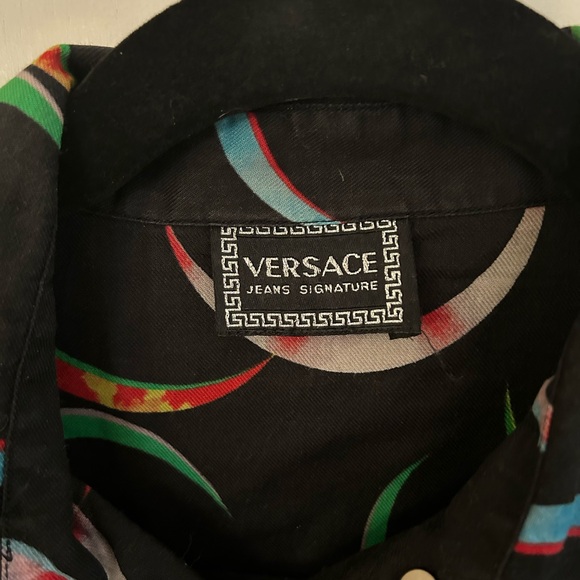 VINTAGE VERSACE JEANS SIGNATURE BUTTON UP SHIRT, LIKELY FROM THE 80s, SIZE SMALL - Picture 2 of 9